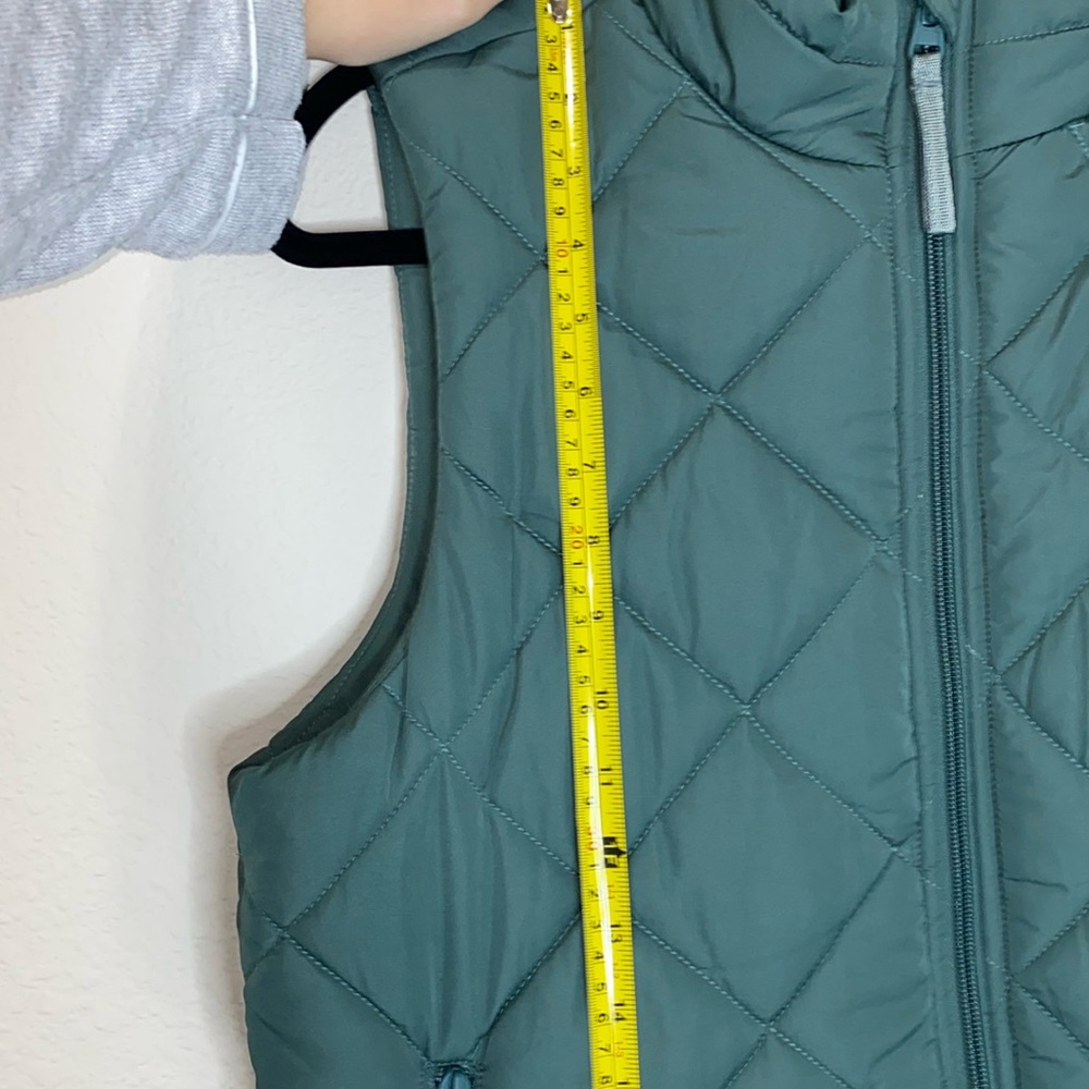 🪿Vera Bradley Full Zip Quilted Vest in Sage Green with floral print! - Picture 8 of 16